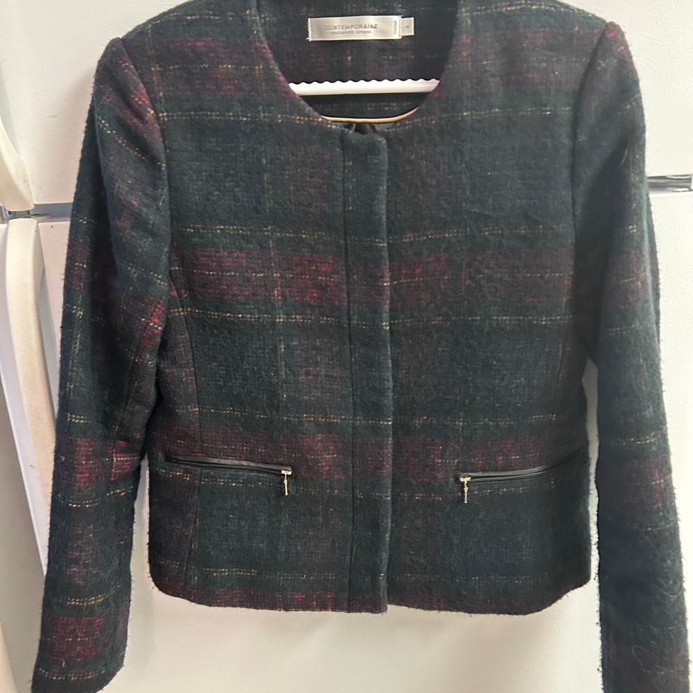 Contemporaine by SIMONS- Charcoal and Red Plaid Cropped Jacket. Size 8